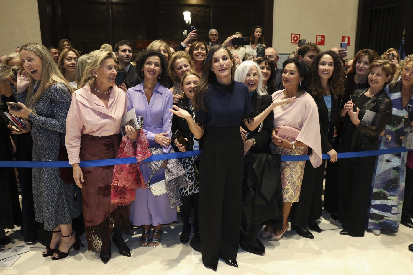 La Reina, al finalizar el concierto, en el hall del Auditorio.