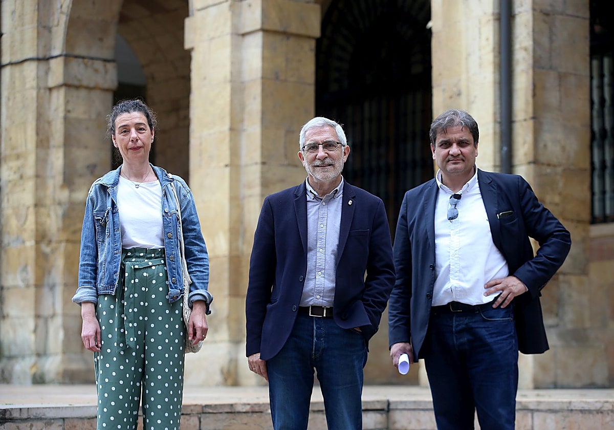 El Grupo Municipal de IU con Cristina Pontón, Gaspar Llamazares y Alejandro Suárez.