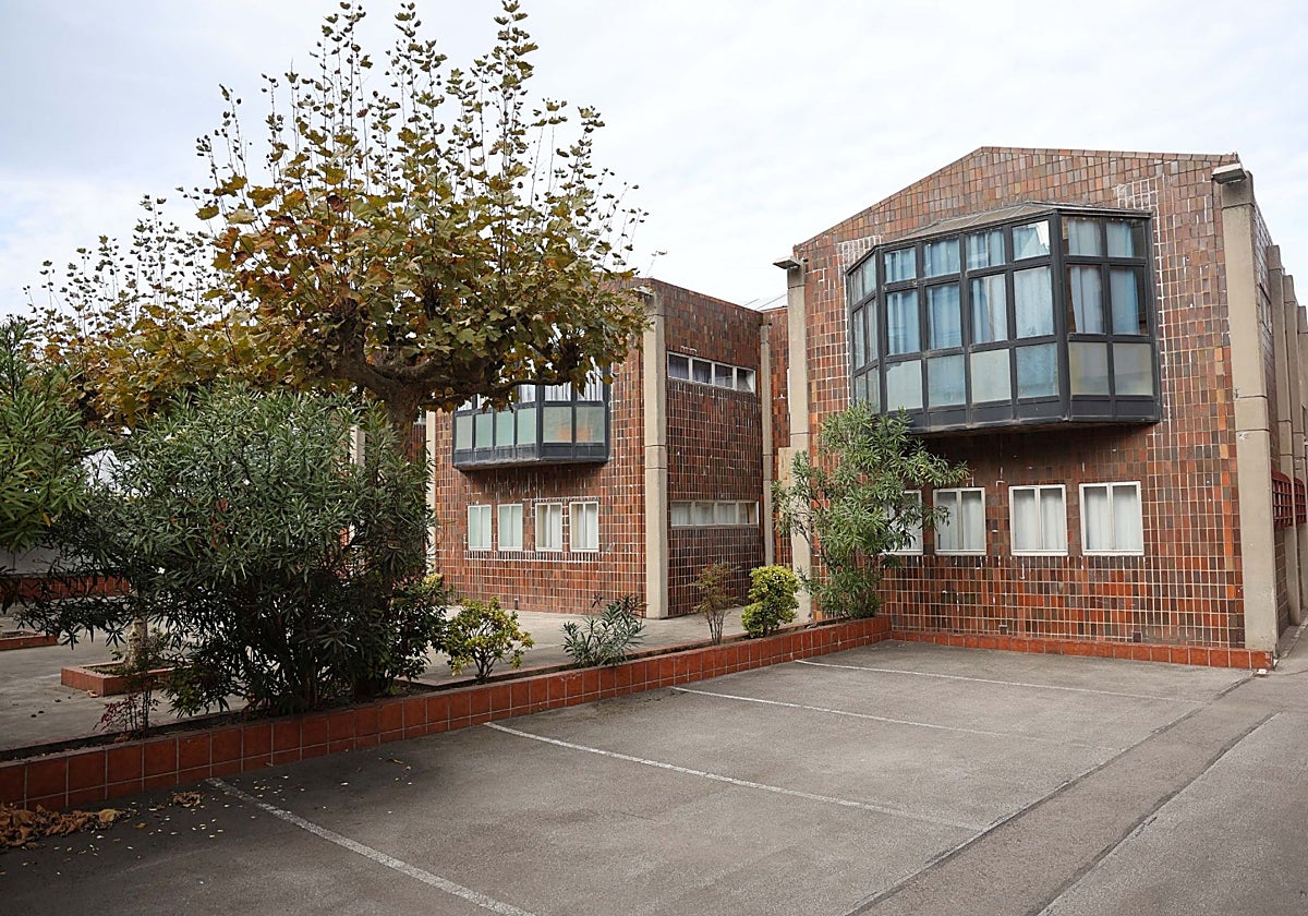 Imagen del Hogar de San José en la calle Mariano Pola, donde serán reubicados los hombres del Albergue Covadonga.