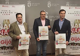 El presidente de la Casa de León en Asturias, José María Fernández Chimeno; el vicepresidente primero de la Diputación de León, Roberto Aller, y el concejal de Relaciones Institucionales del Ayuntamiento de Gijón, Jorge González-Palacios, en la presentación de la feria de productos leoneses, este miércoles, en León.