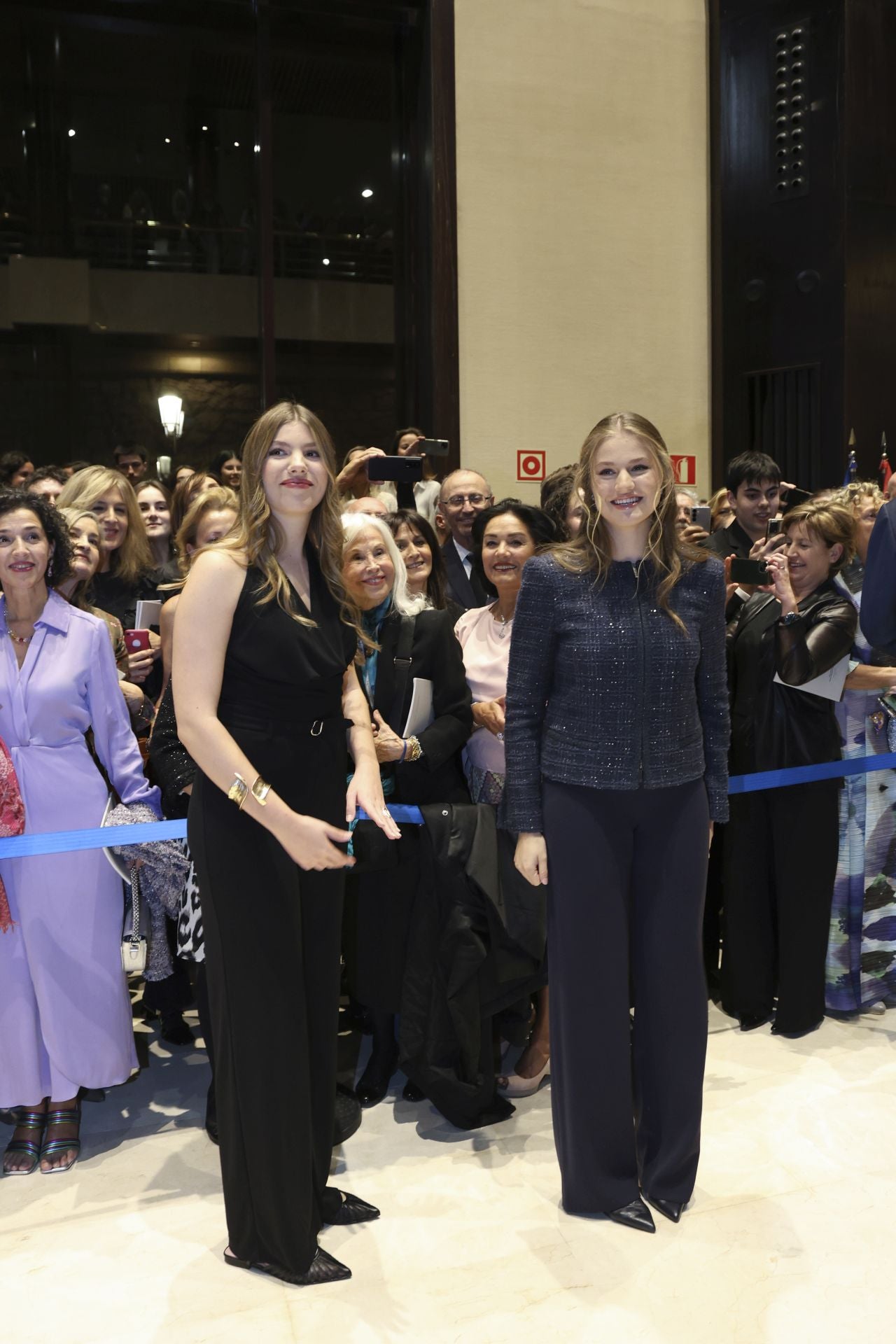 Elegancia y sobriedad en los estilismos de la Familia Real en el concierto de los Premios Princesa