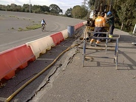 Trabajos en el exterior del velódromo para analizar su estabilidad.