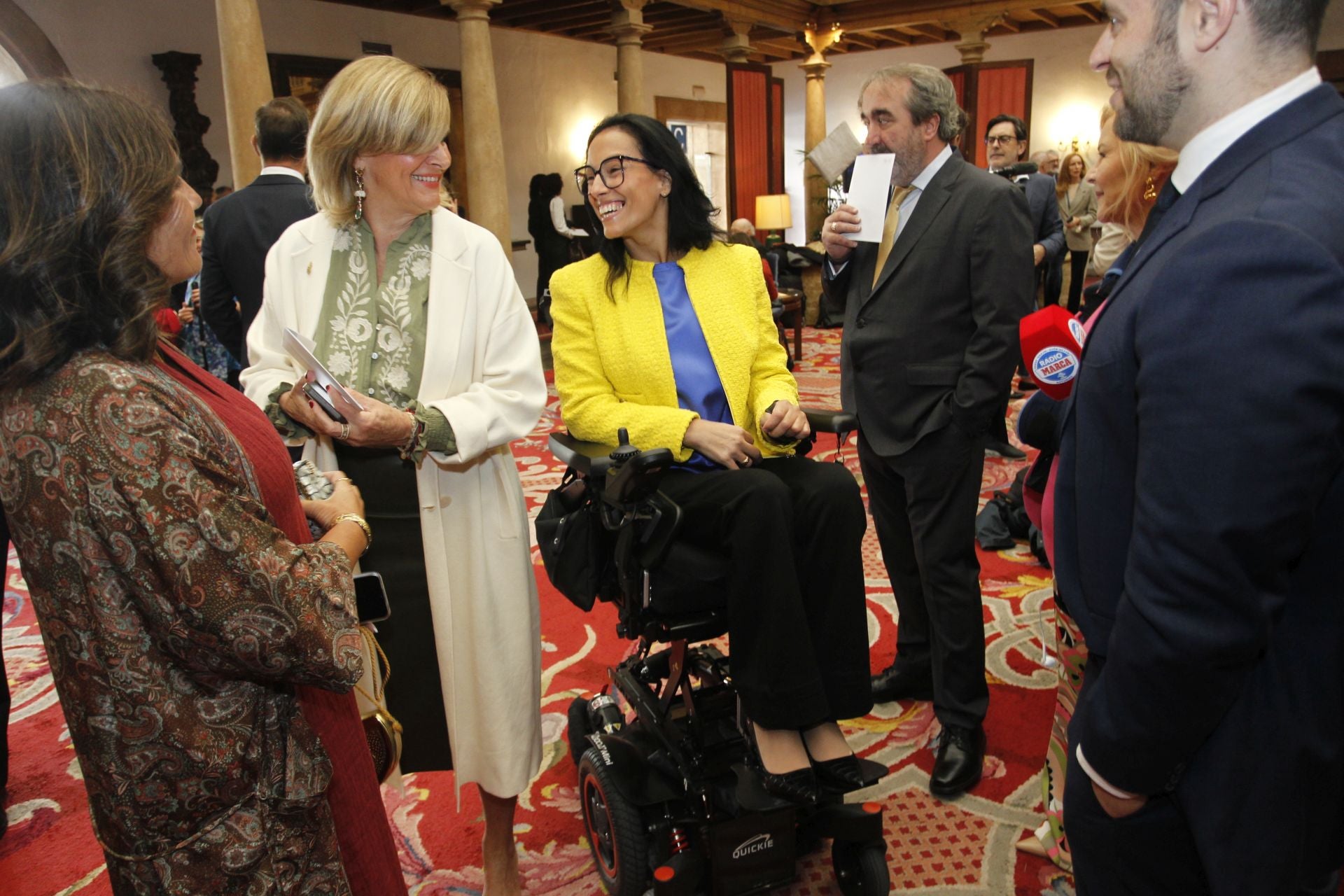 De la entrada de la reina Sofía al ambiente político y empresarial en el hall del Reconquista