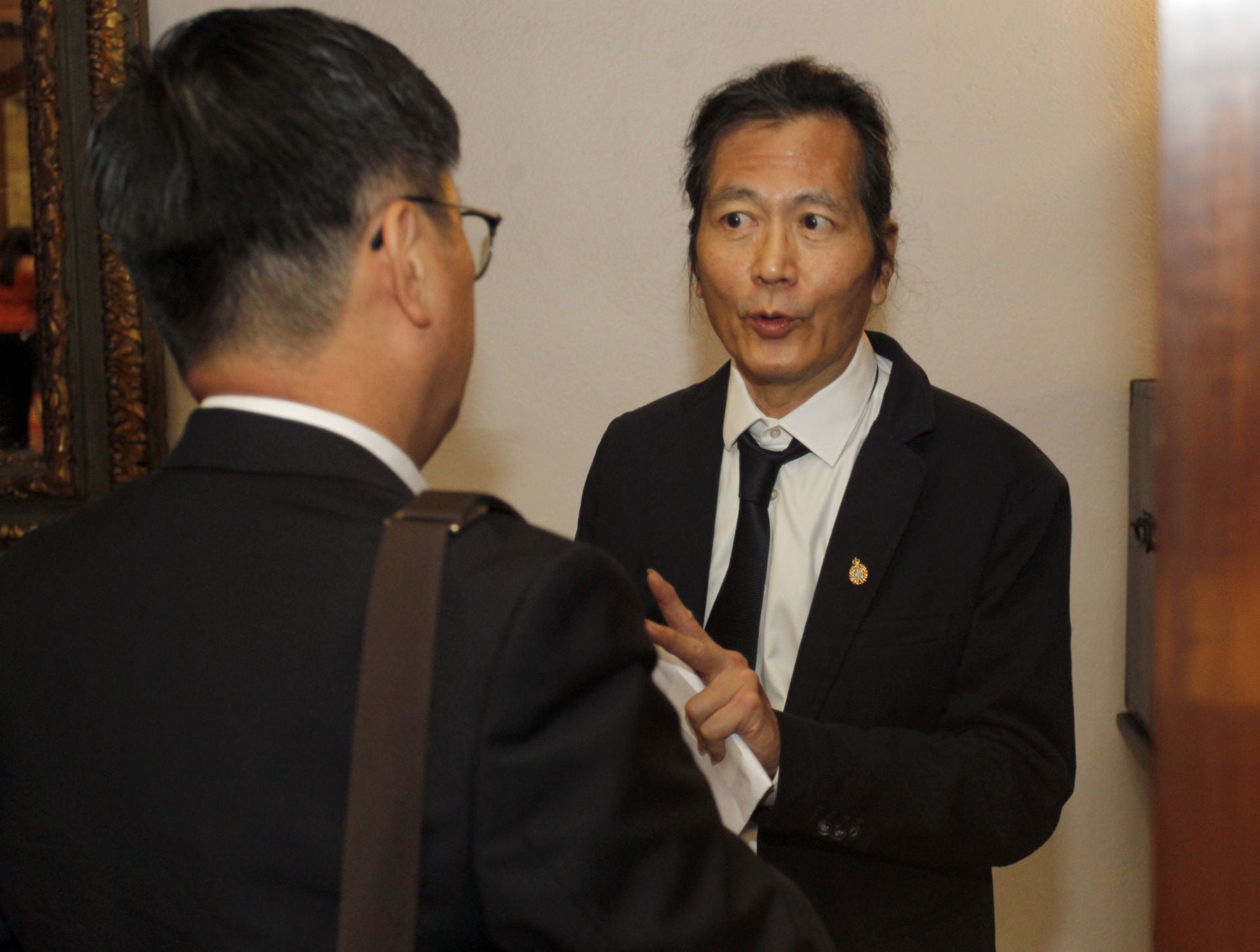 De la entrada de la reina Sofía al ambiente político y empresarial en el hall del Reconquista