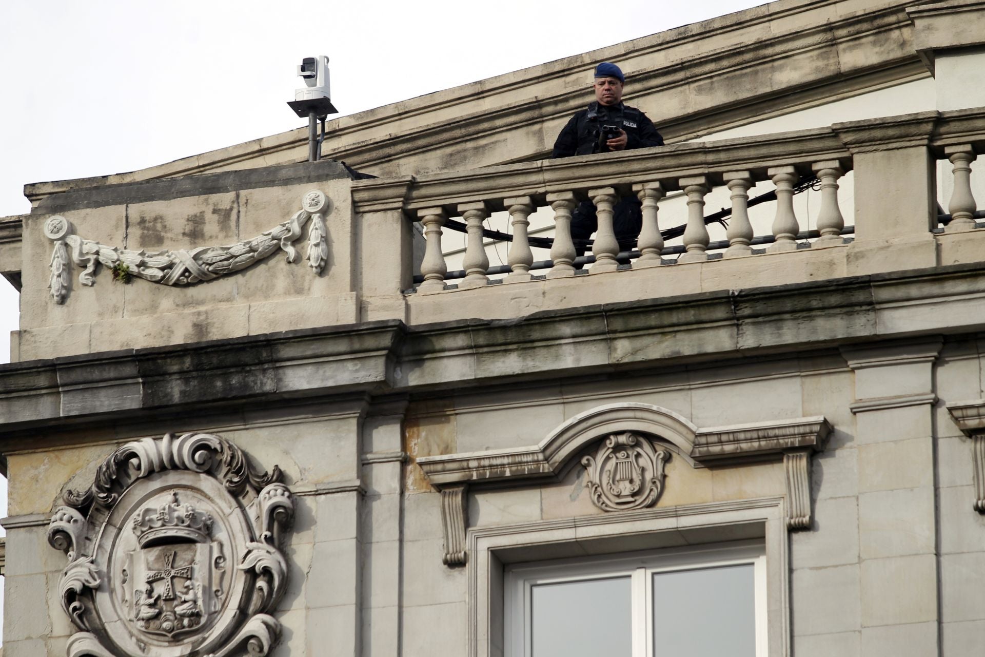 Premios Princesa de Asturias: Regalos del público y muchas fotos a las puertas del Campoamor