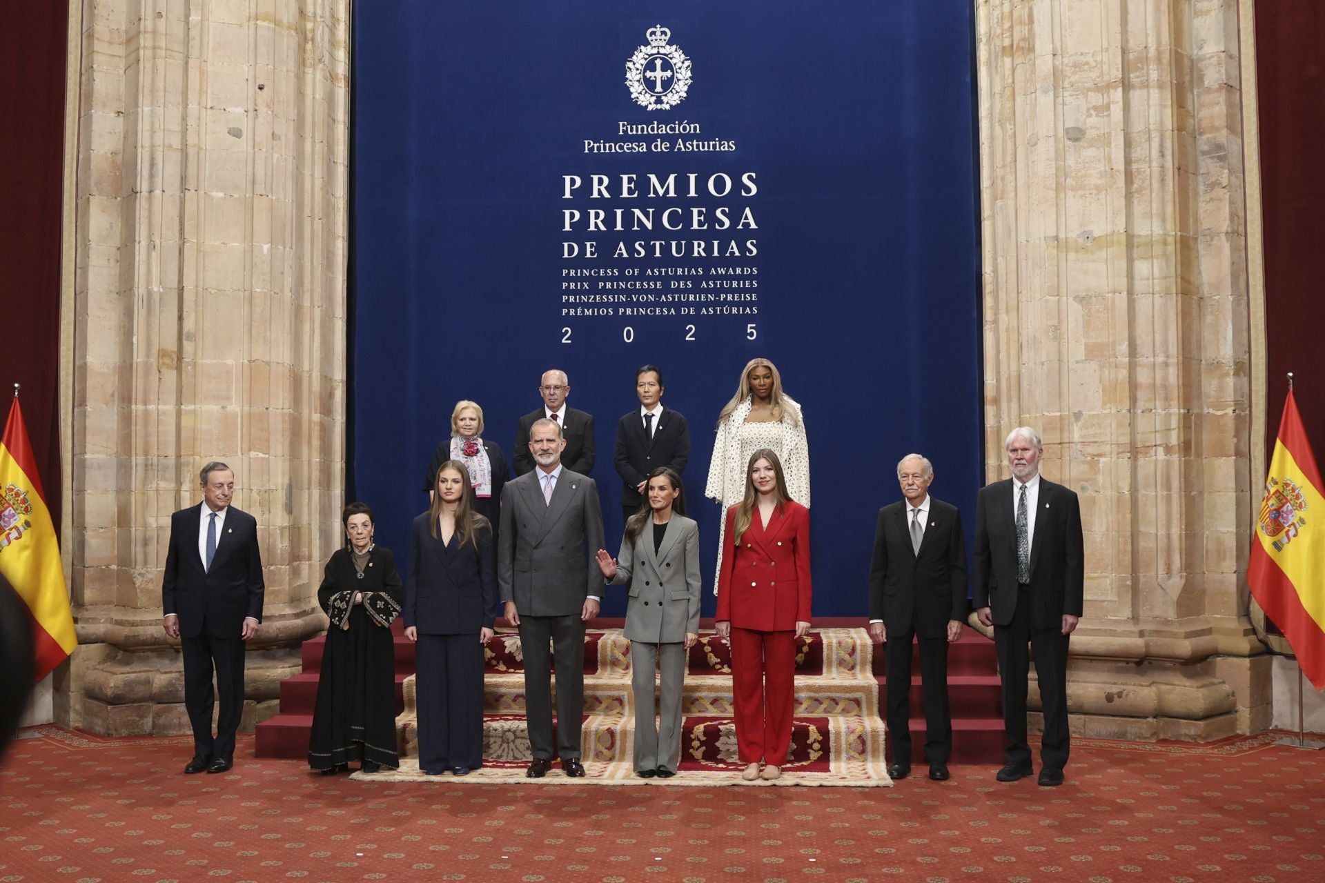 Muchas sonrisas y calurosos saludos en las audiencias de la Familia Real en el Reconquista
