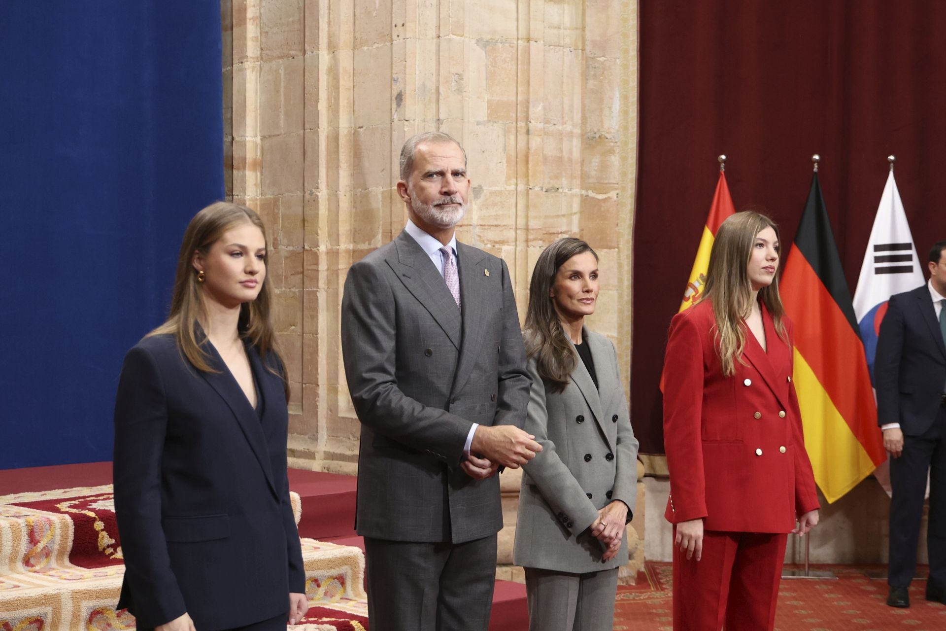 Muchas sonrisas y calurosos saludos en las audiencias de la Familia Real en el Reconquista