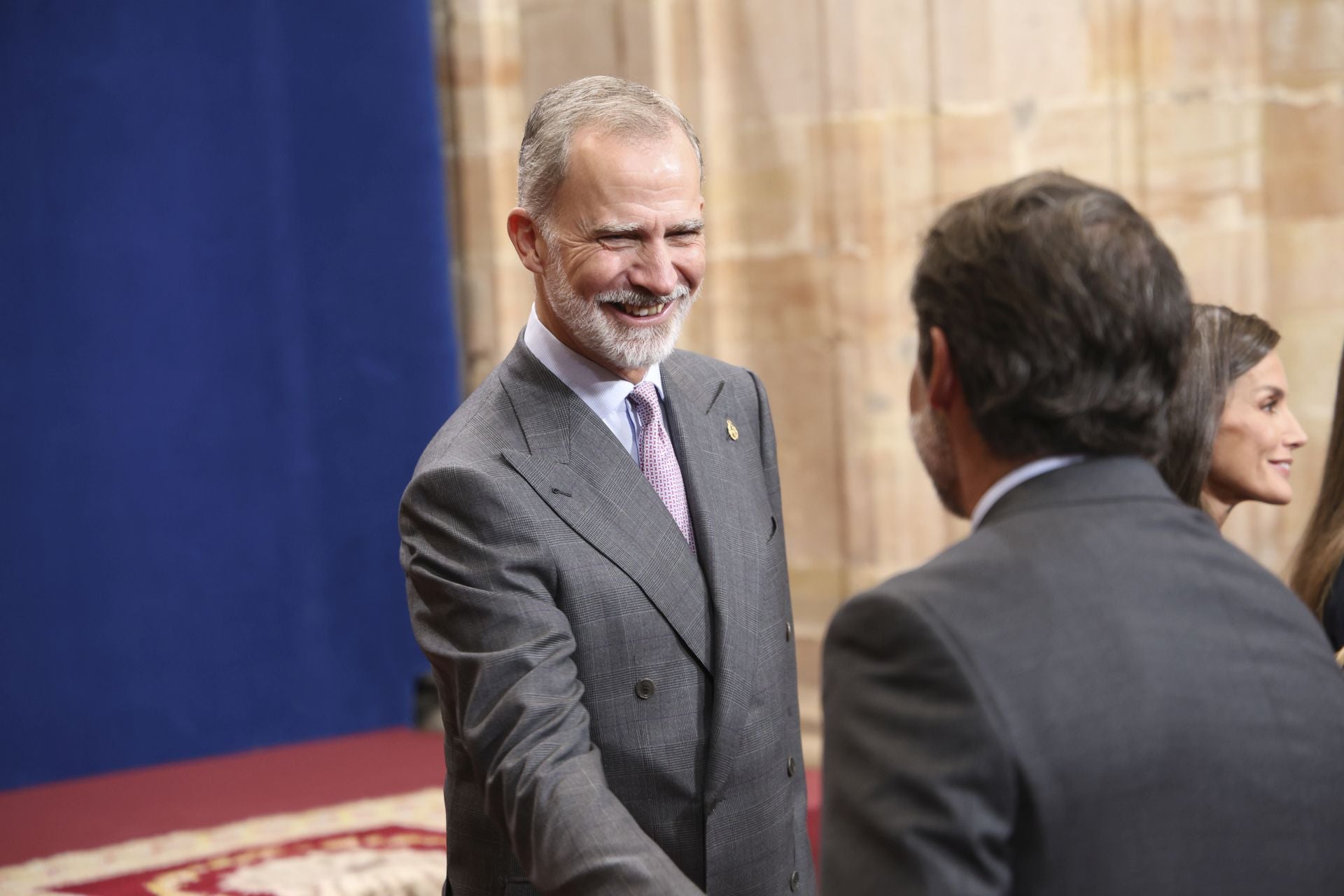 Muchas sonrisas y calurosos saludos en las audiencias de la Familia Real en el Reconquista