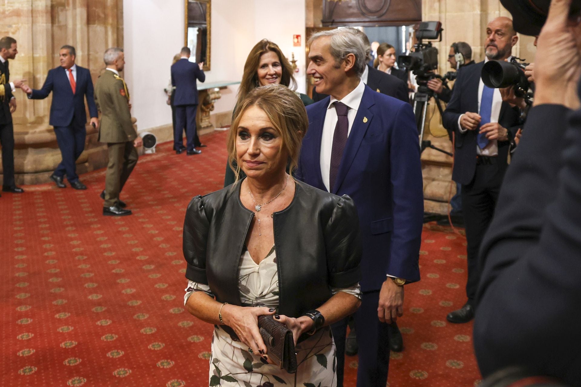 Muchas sonrisas y calurosos saludos en las audiencias de la Familia Real en el Reconquista