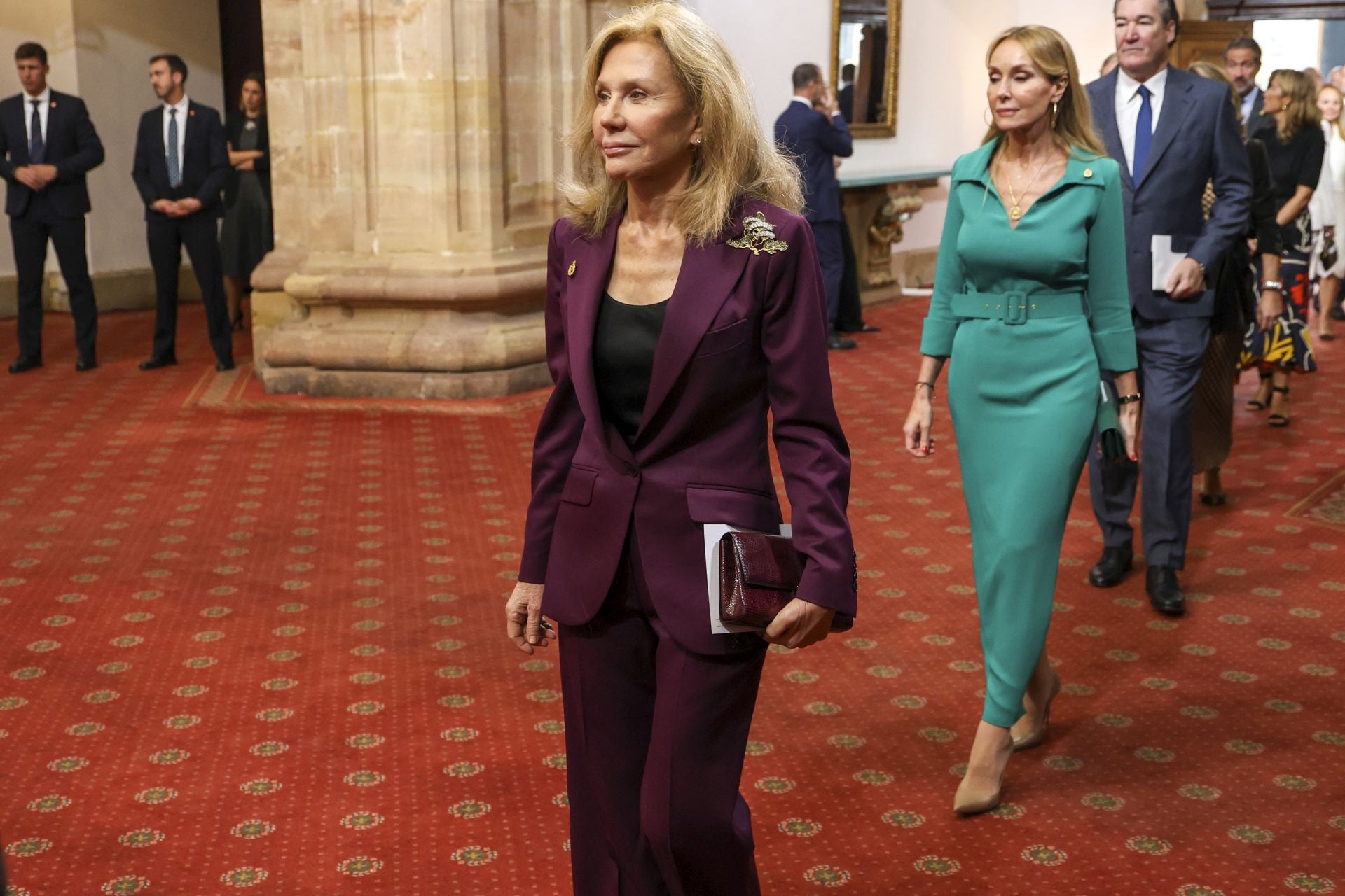 Muchas sonrisas y calurosos saludos en las audiencias de la Familia Real en el Reconquista