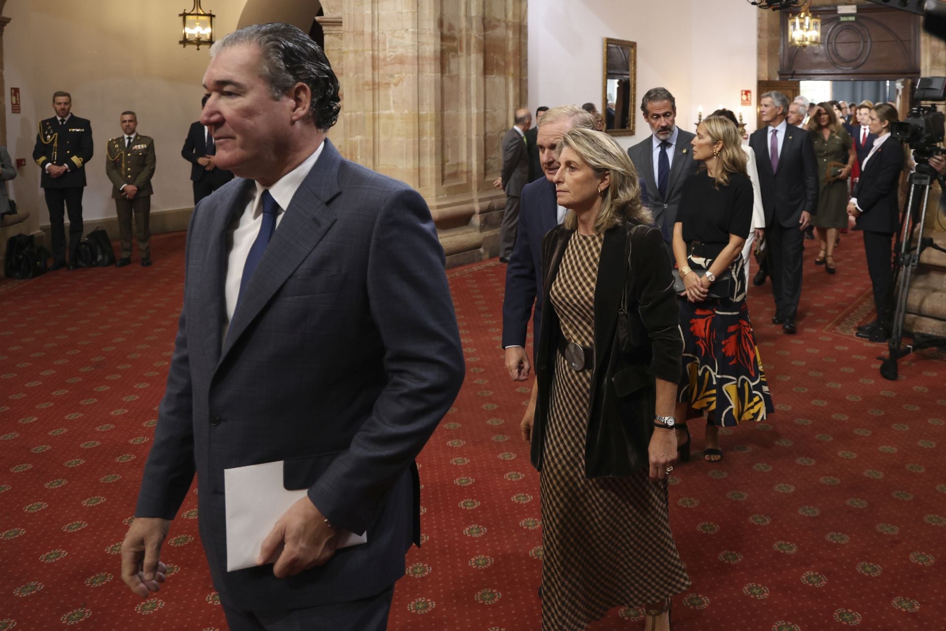 Muchas sonrisas y calurosos saludos en las audiencias de la Familia Real en el Reconquista