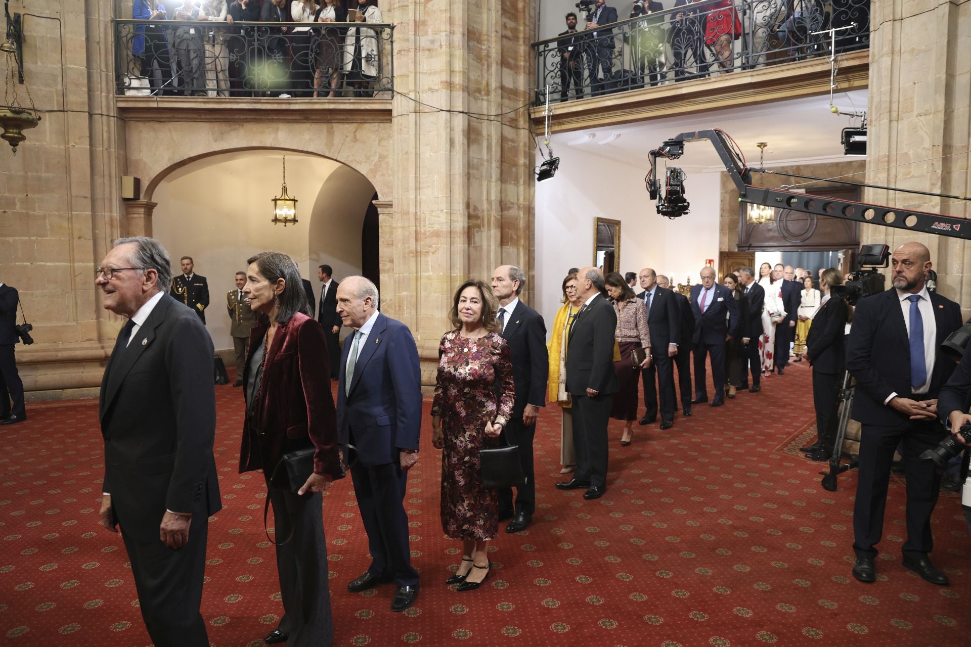 Muchas sonrisas y calurosos saludos en las audiencias de la Familia Real en el Reconquista
