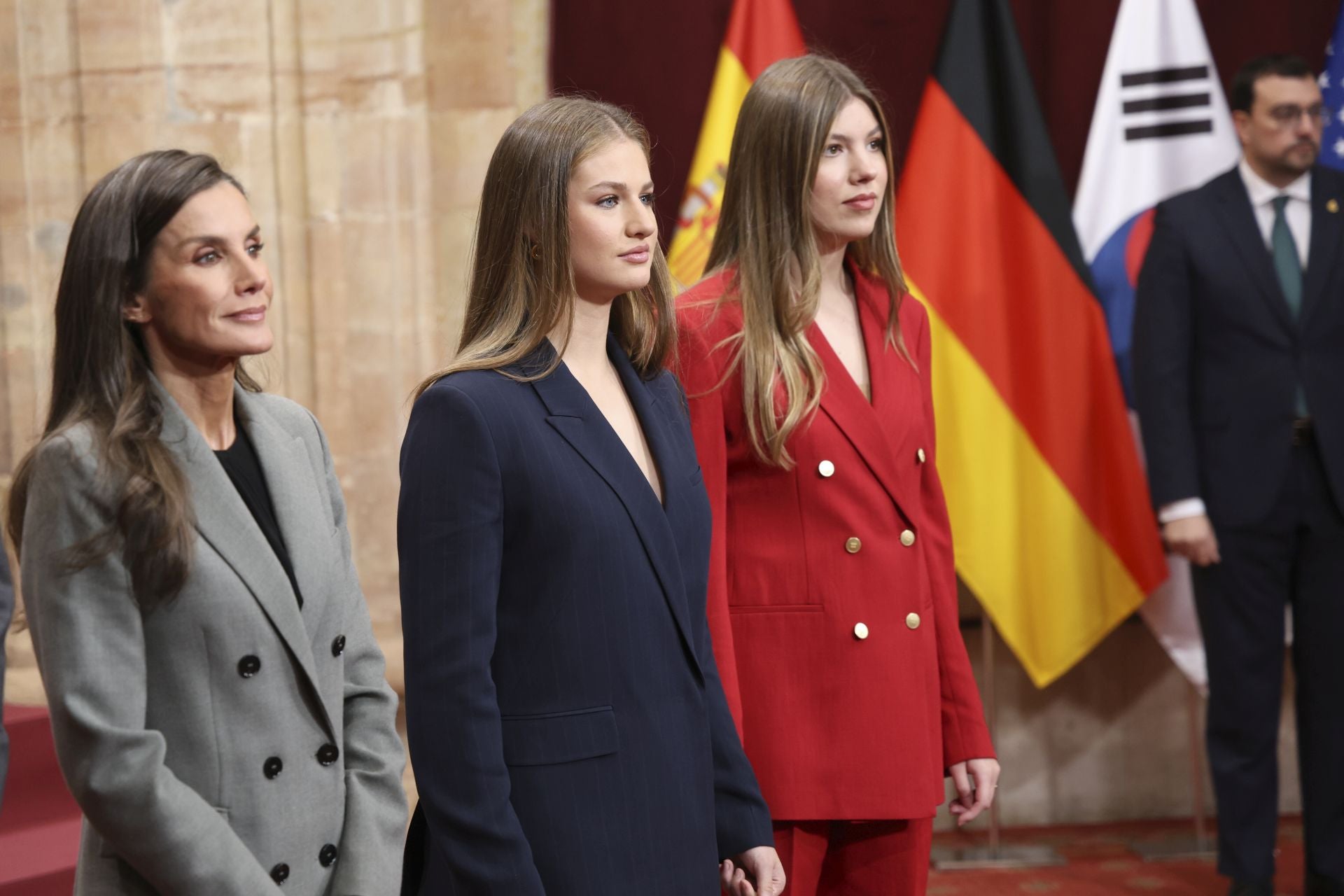 Muchas sonrisas y calurosos saludos en las audiencias de la Familia Real en el Reconquista
