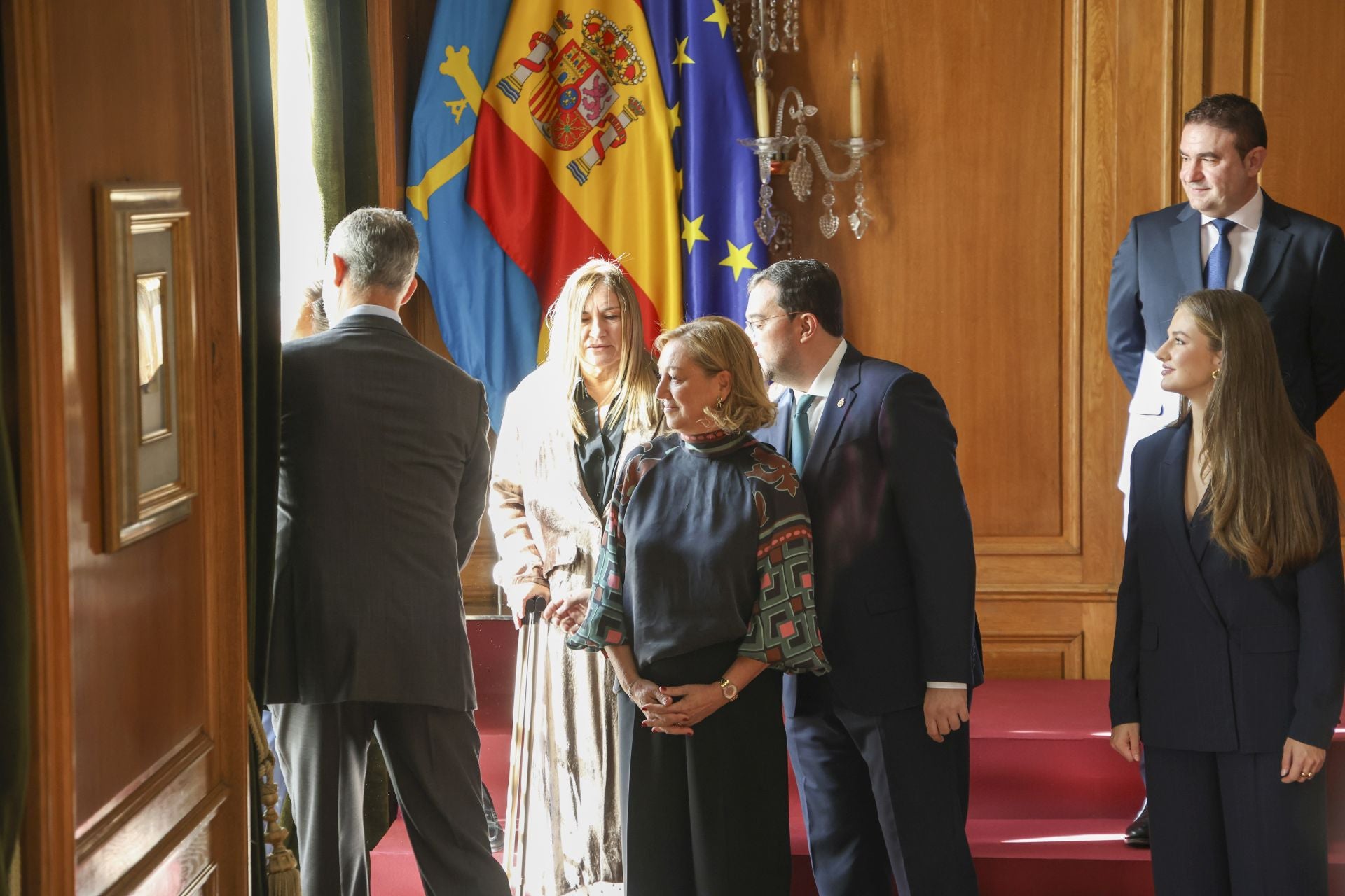 Muchas sonrisas y calurosos saludos en las audiencias de la Familia Real en el Reconquista