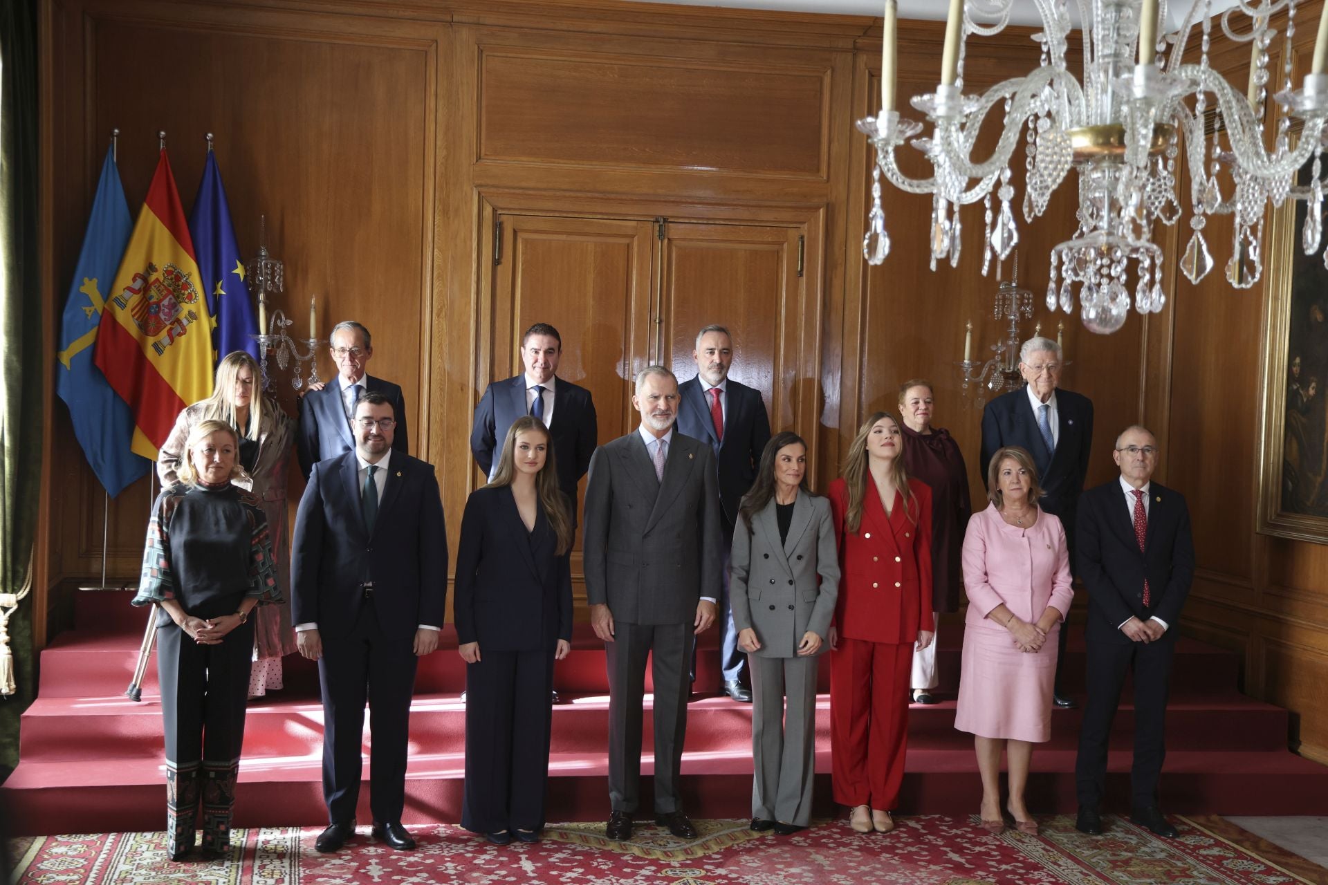 Muchas sonrisas y calurosos saludos en las audiencias de la Familia Real en el Reconquista