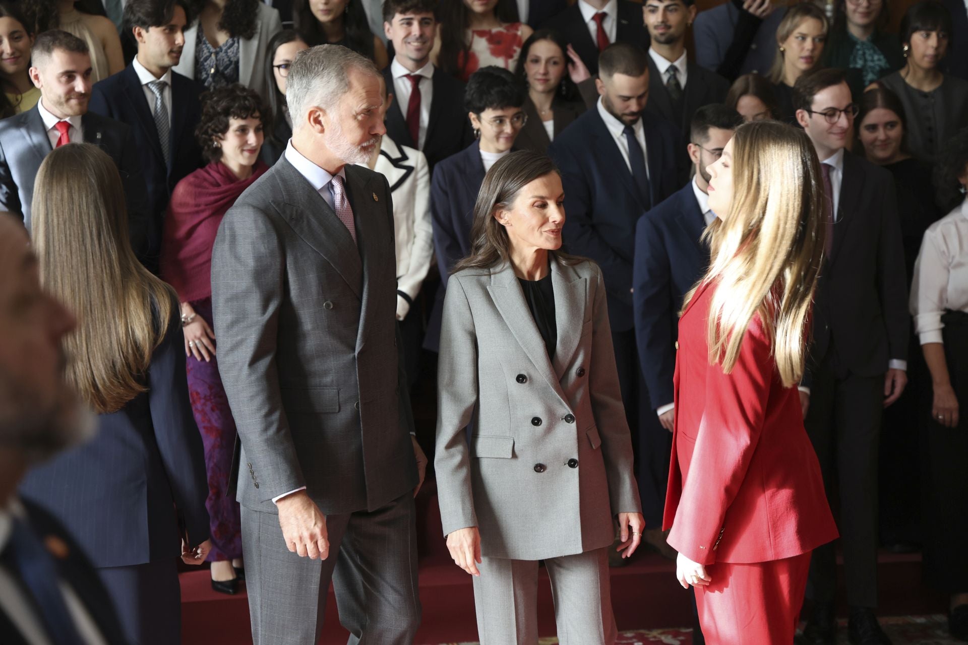 Muchas sonrisas y calurosos saludos en las audiencias de la Familia Real en el Reconquista