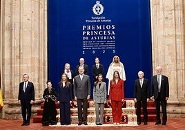 La Familia Real junto a los galardonados con los Premios Princesa de Asturias 2025 en el Hotel de la Reconquista.