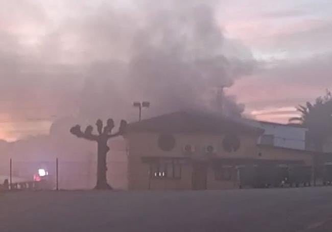 El intenso humo que provocó el incendio.
