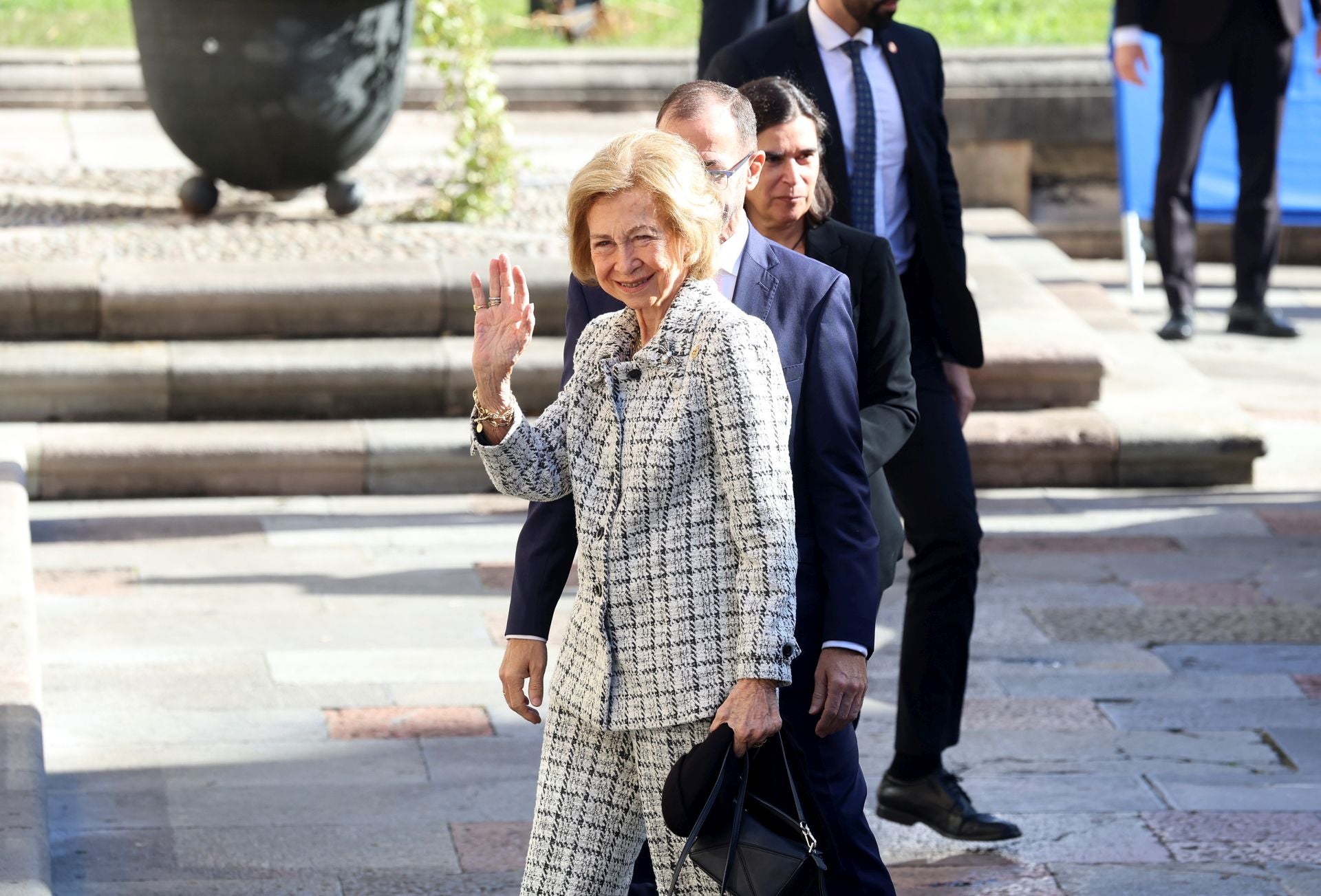 De la entrada de la reina Sofía al ambiente político y empresarial en el hall del Reconquista