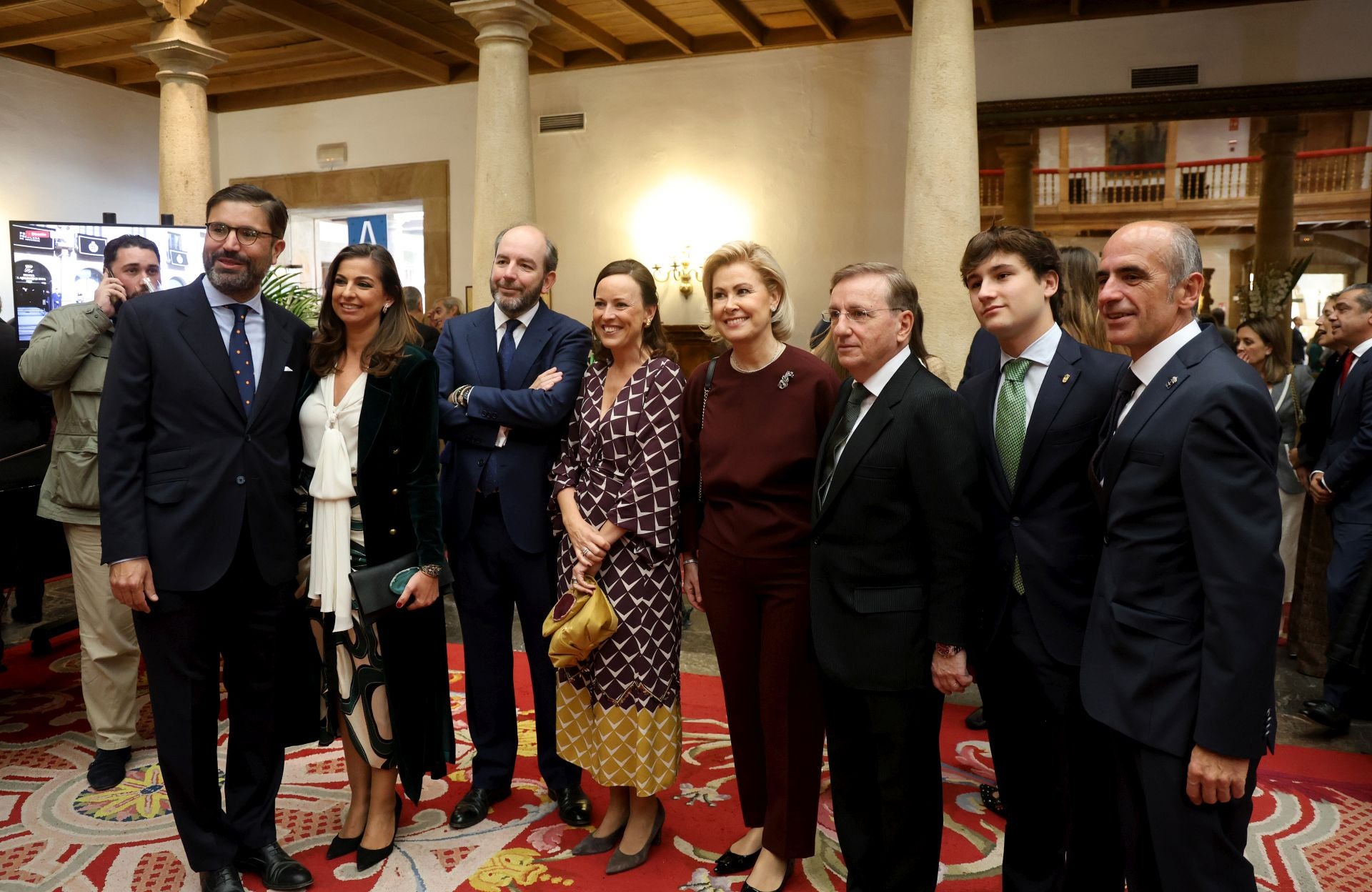 De la entrada de la reina Sofía al ambiente político y empresarial en el hall del Reconquista