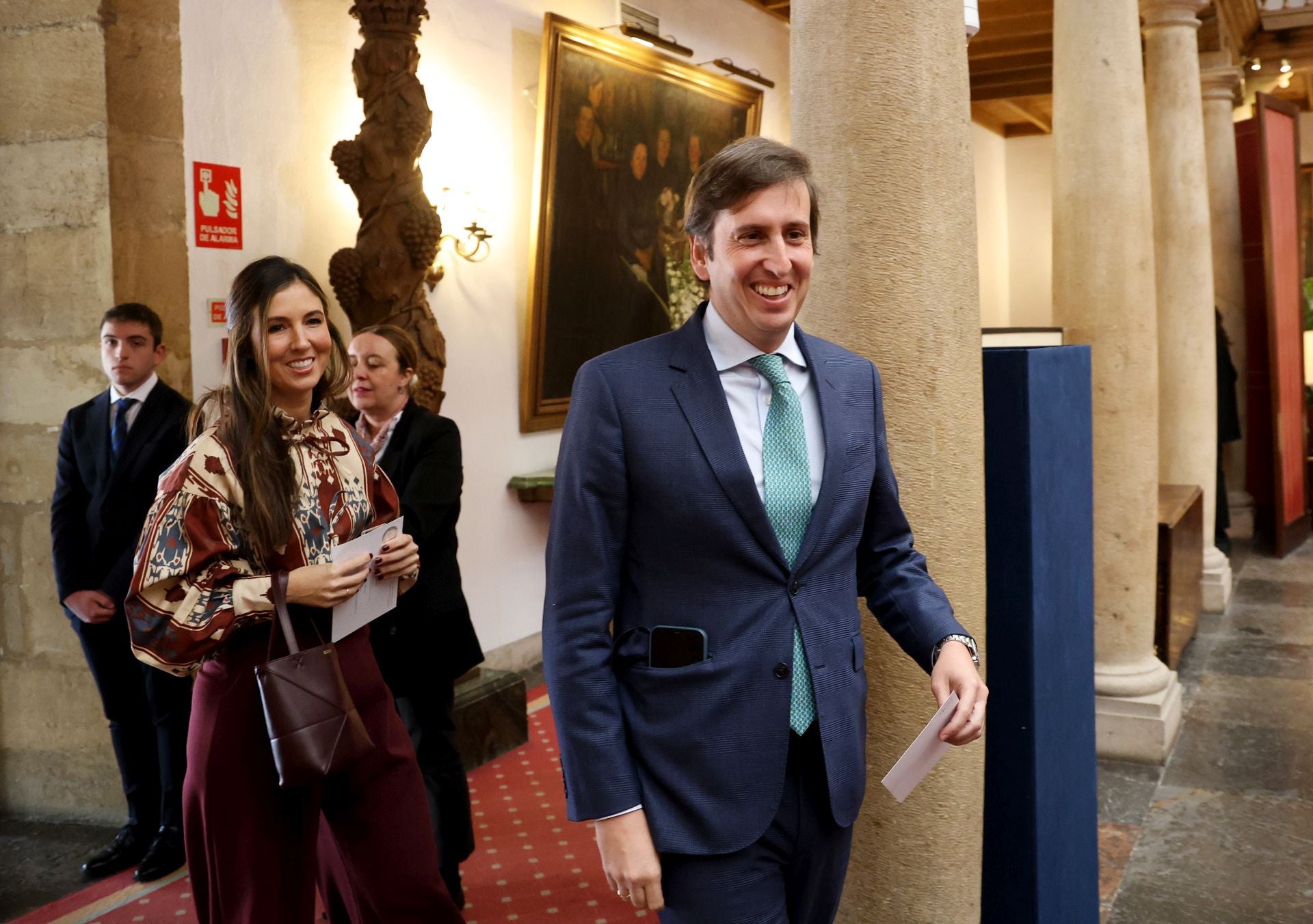 De la entrada de la reina Sofía al ambiente político y empresarial en el hall del Reconquista