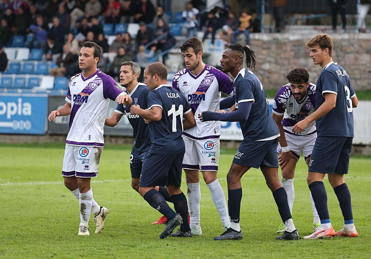 Los jugadores se posicionan en una acción de estrategia.