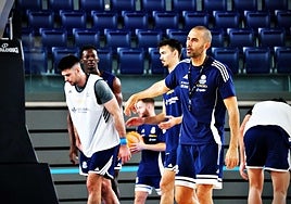 El técnico Javi Rodríguez, durante uno de los entrenamientos de su plantilla en el Palacio.
