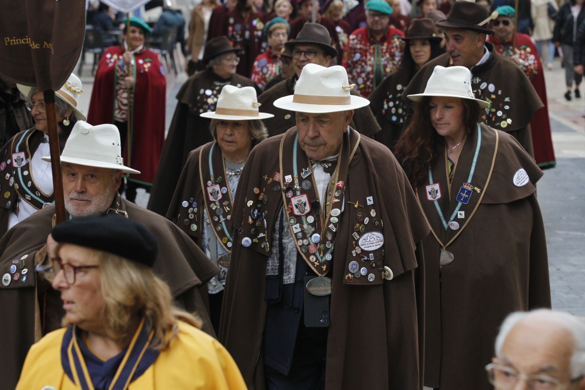 Más cofrades para el Desarme: así fue el XIII Gran Capítulo que se celebró en Oviedo