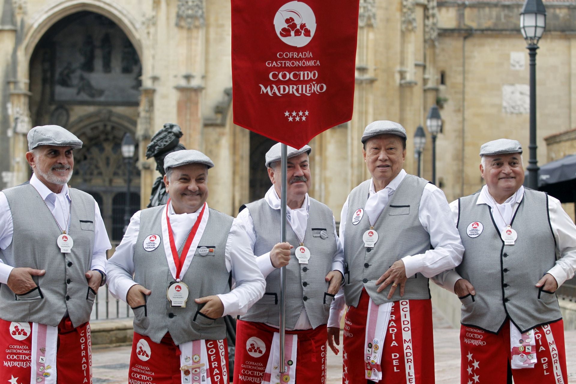 Más cofrades para el Desarme: así fue el XIII Gran Capítulo que se celebró en Oviedo