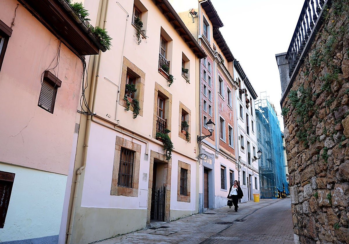 El edificio del número 8 de la calle Ecce Homo, a la venta por un millón de euros.