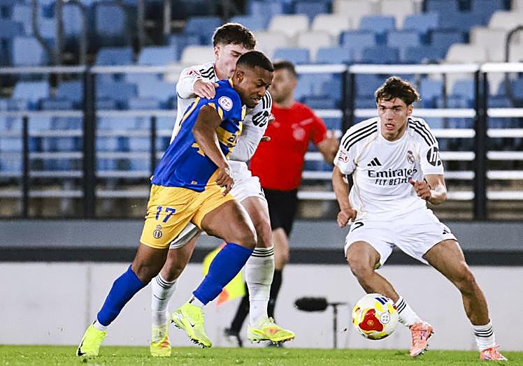 Sin fortuna en el golpeo final, Quicala volvió a demostrar su desequilibrio en banda.