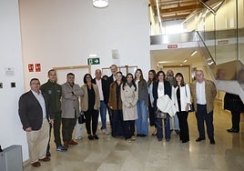 La Familia Real, en el centro, junto a los alcaldes de las localidades afectadas.