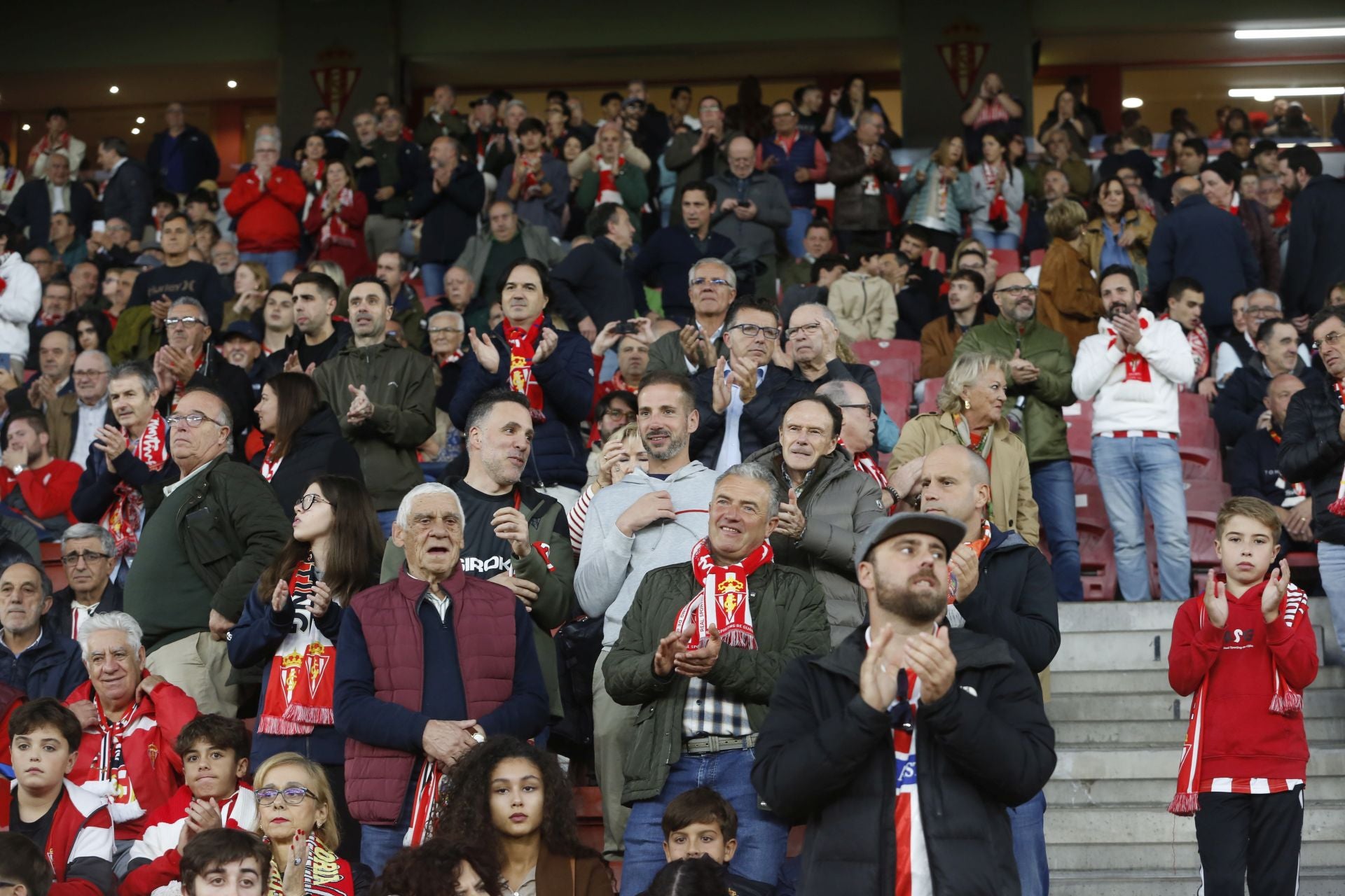 ¿Estuviste en el Sporting - Zaragoza? ¡Búscate!