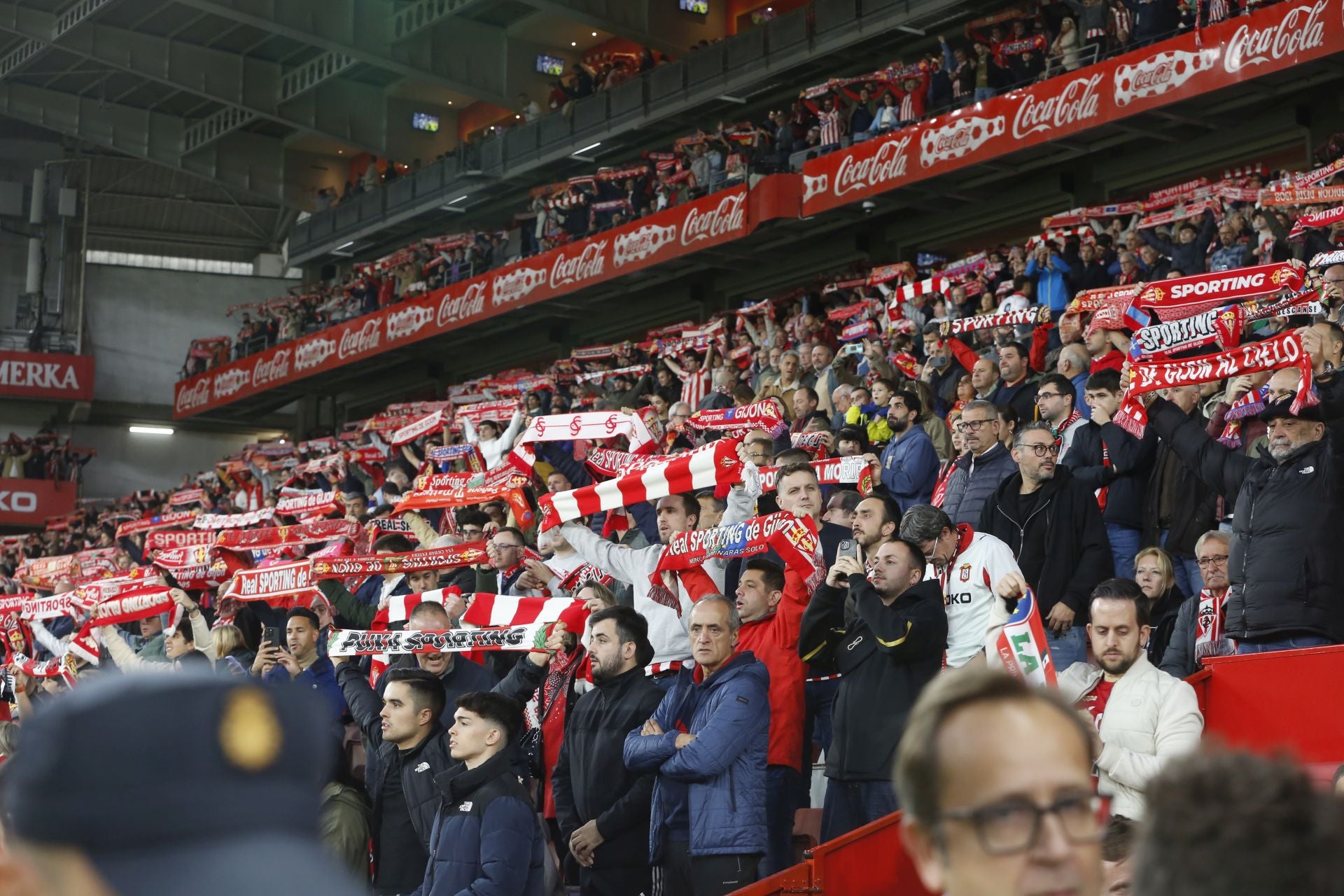 ¿Estuviste en el Sporting - Zaragoza? ¡Búscate!