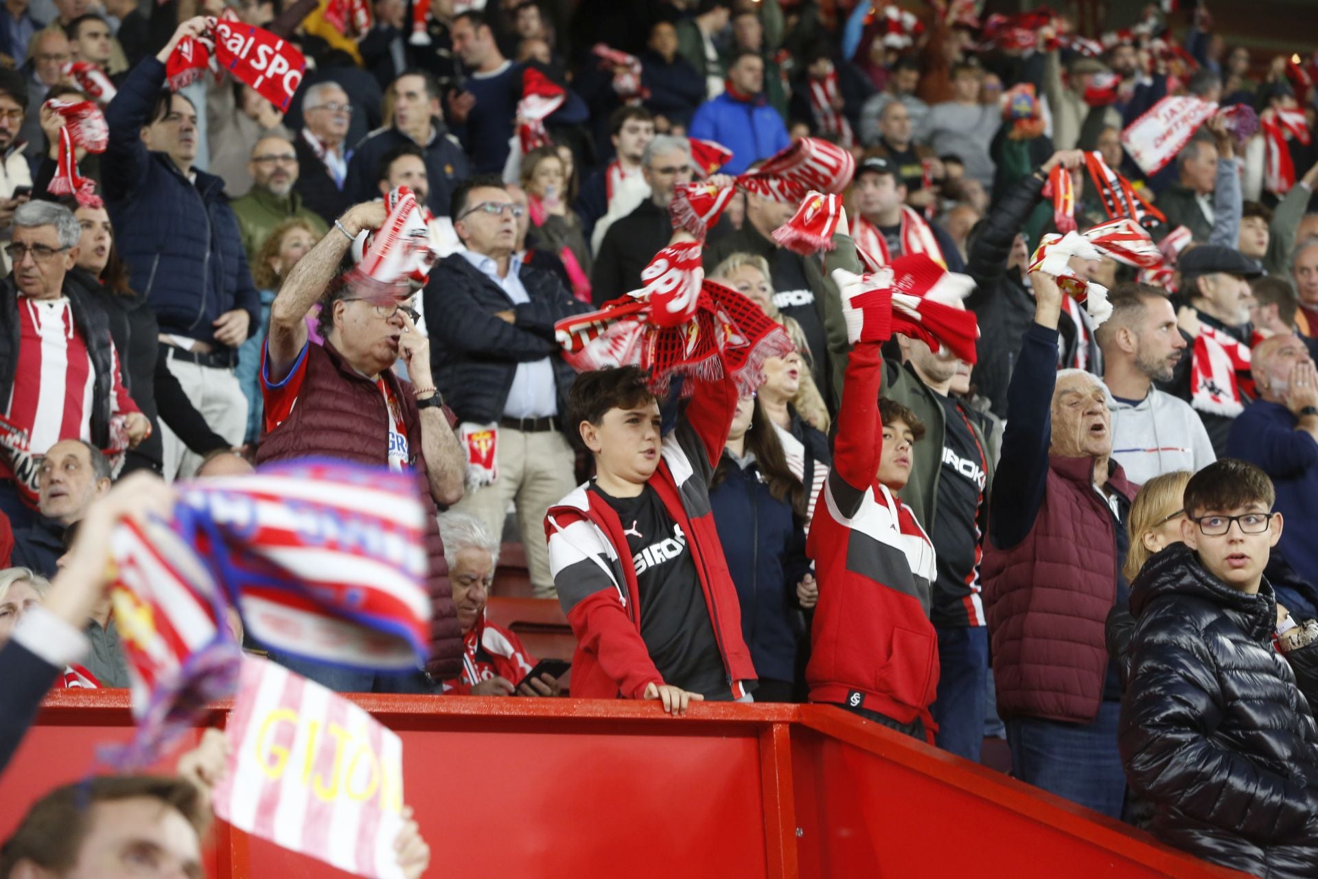 ¿Estuviste en el Sporting - Zaragoza? ¡Búscate!