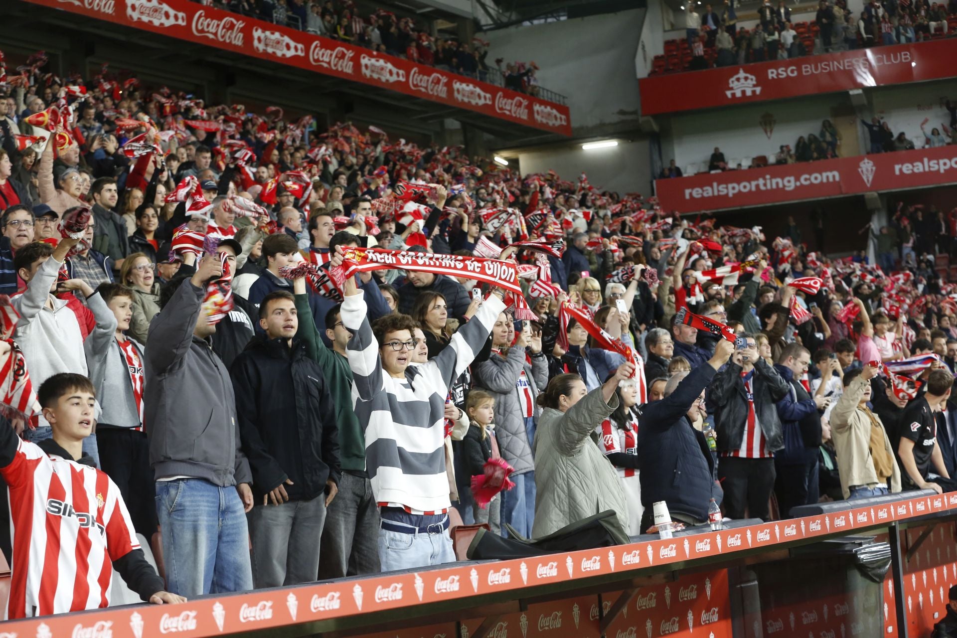 ¿Estuviste en el Sporting - Zaragoza? ¡Búscate!