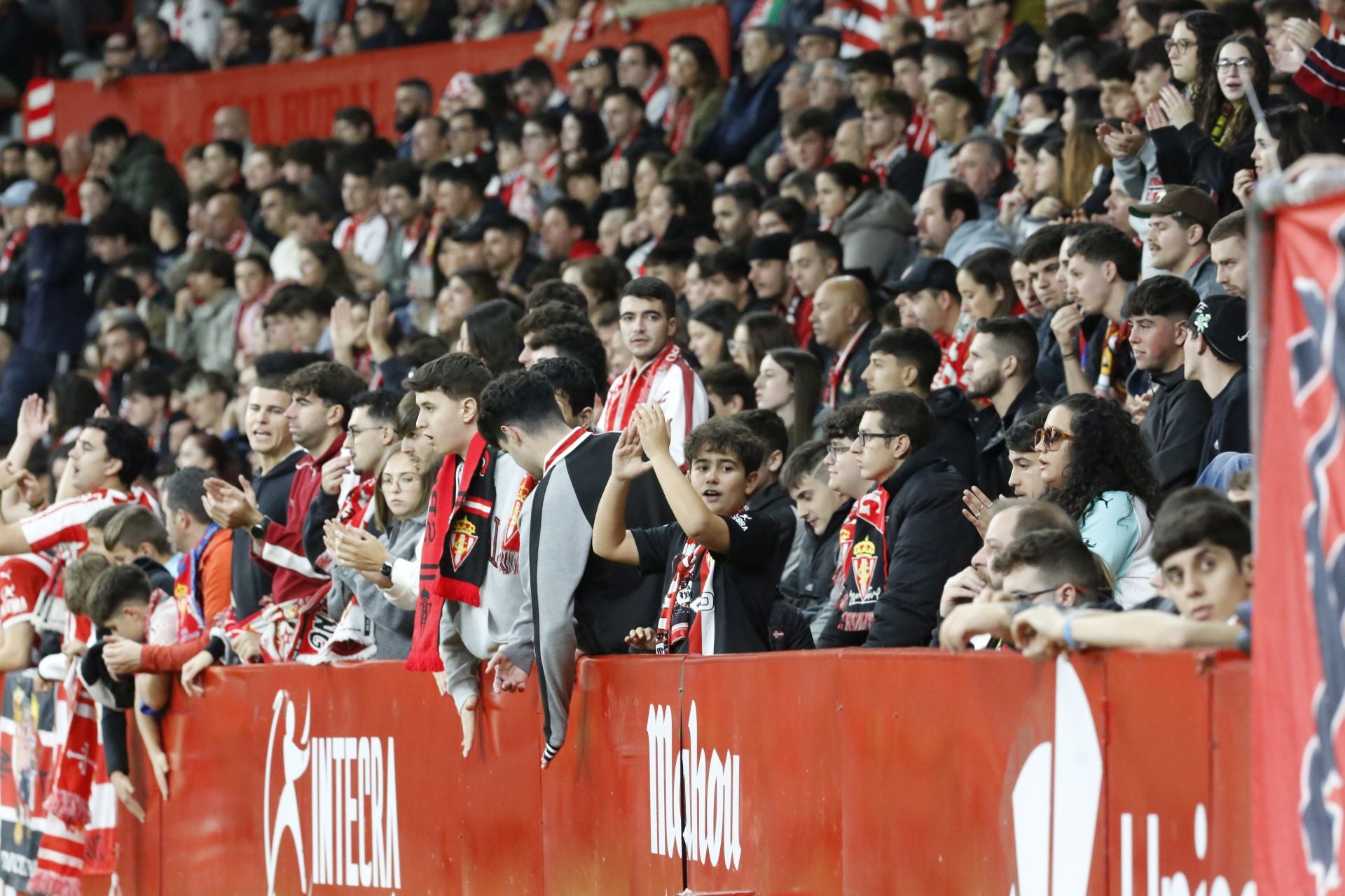 ¿Estuviste en el Sporting - Zaragoza? ¡Búscate!
