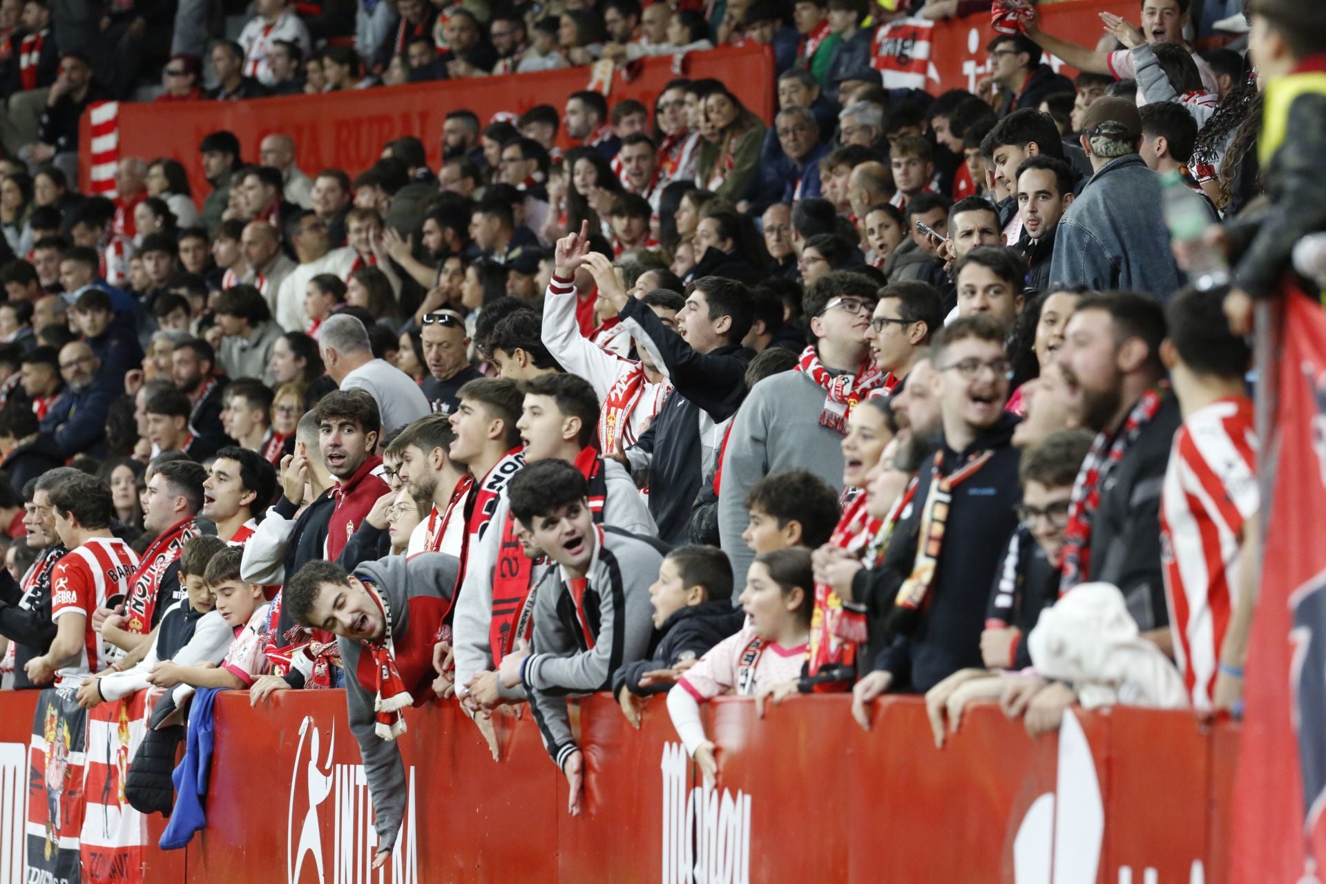 ¿Estuviste en el Sporting - Zaragoza? ¡Búscate!