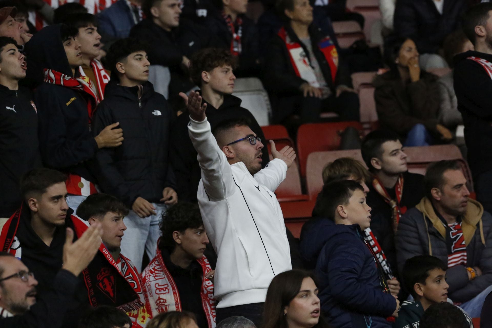 ¿Estuviste en el Sporting - Zaragoza? ¡Búscate!