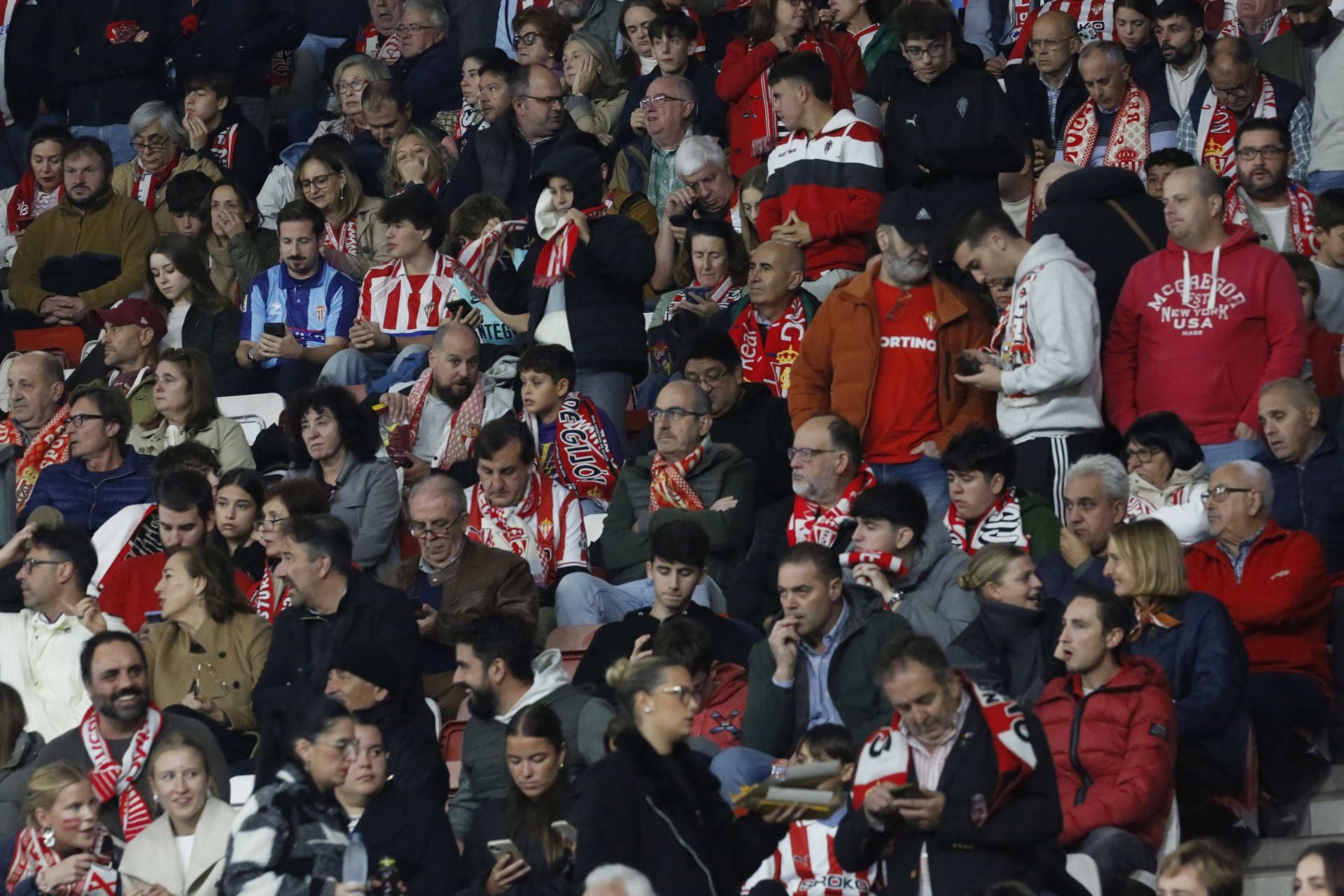 ¿Estuviste en el Sporting - Zaragoza? ¡Búscate!
