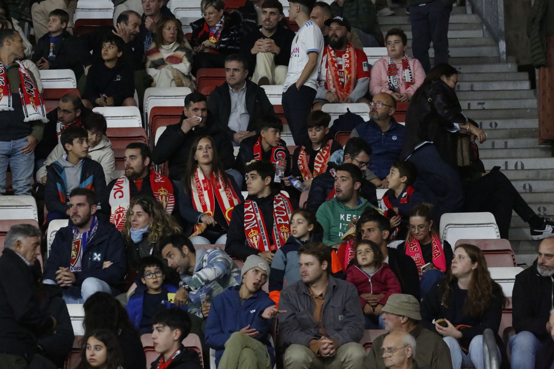 ¿Estuviste en el Sporting - Zaragoza? ¡Búscate!