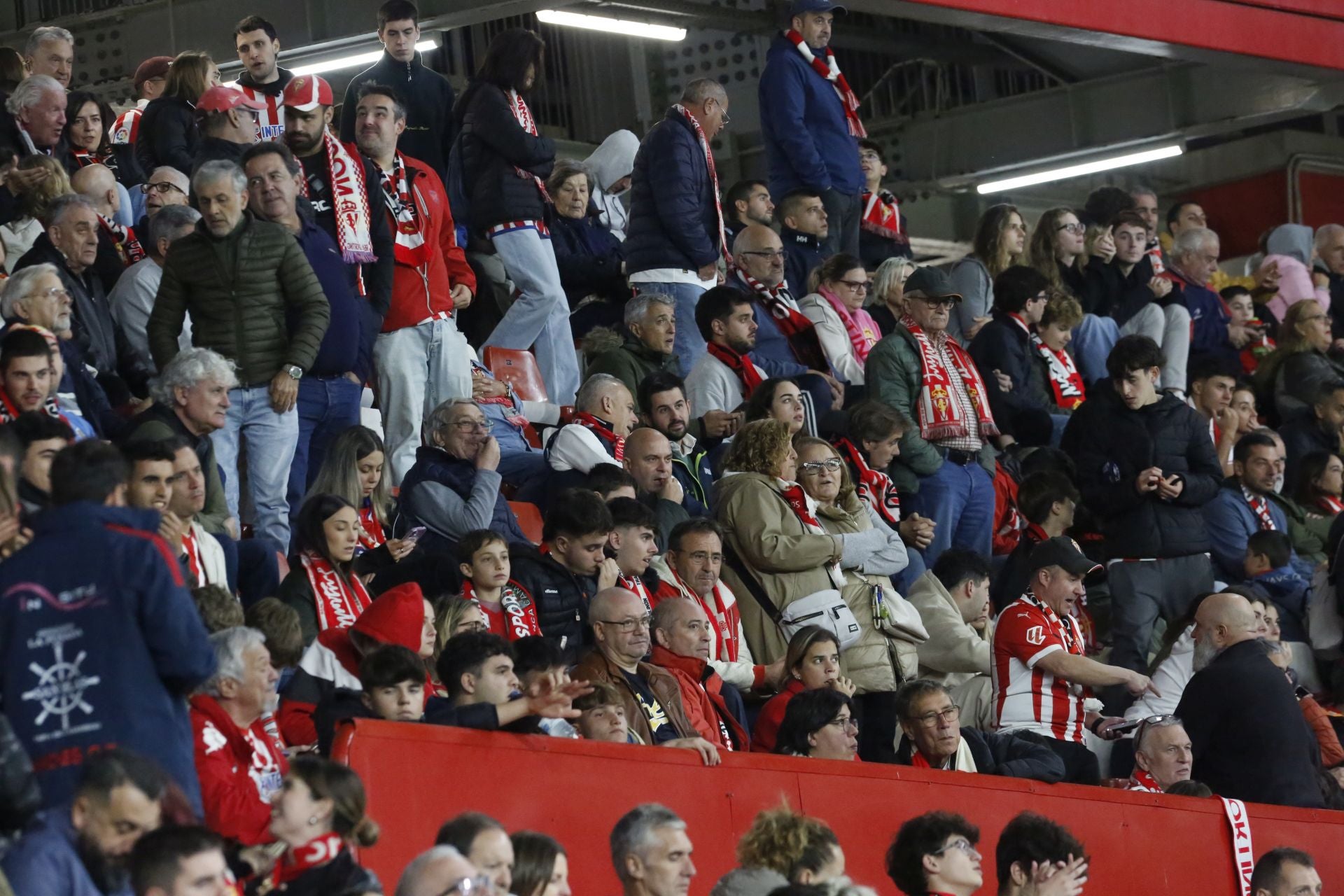 ¿Estuviste en el Sporting - Zaragoza? ¡Búscate!