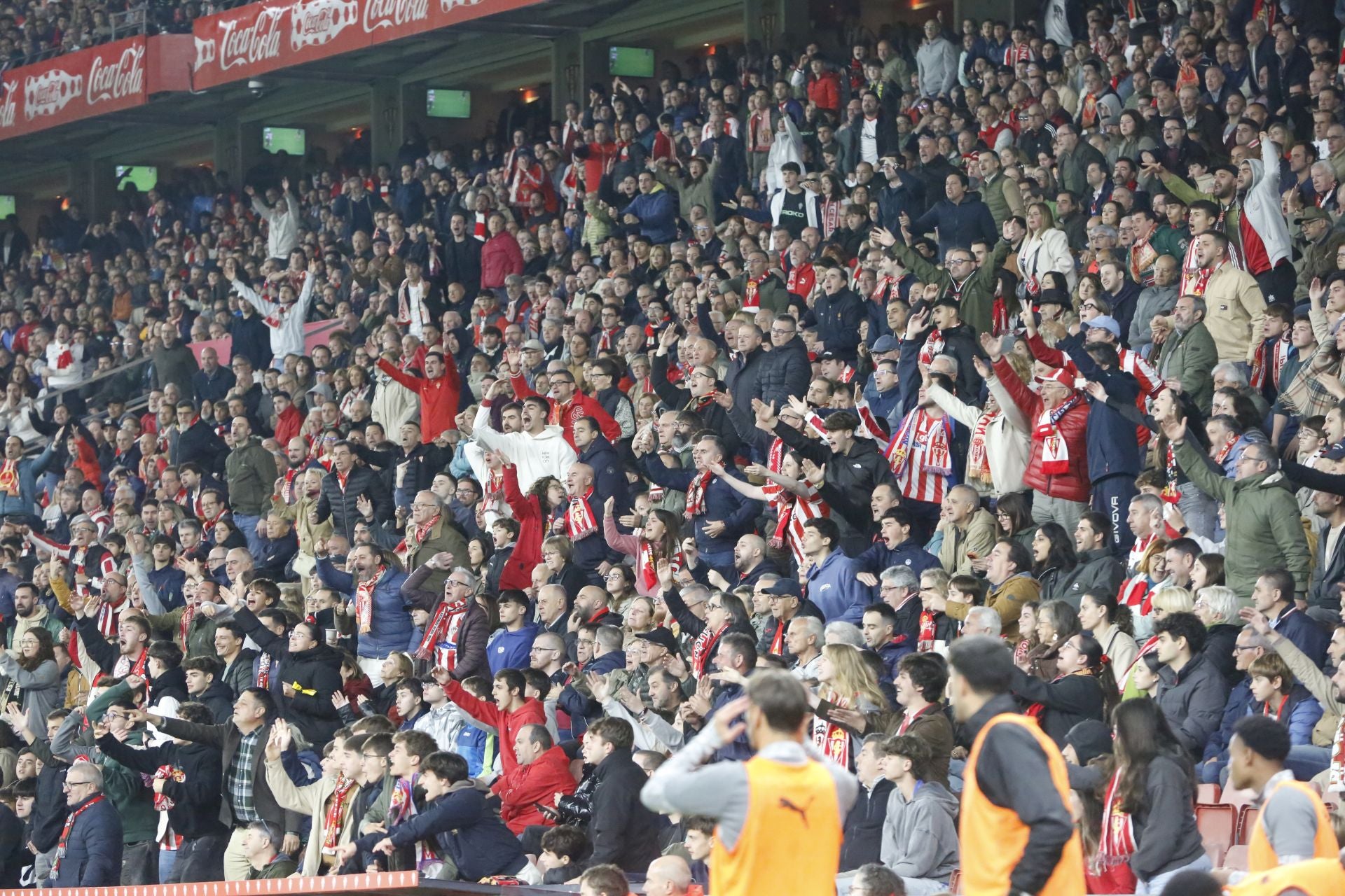 ¿Estuviste en el Sporting - Zaragoza? ¡Búscate!