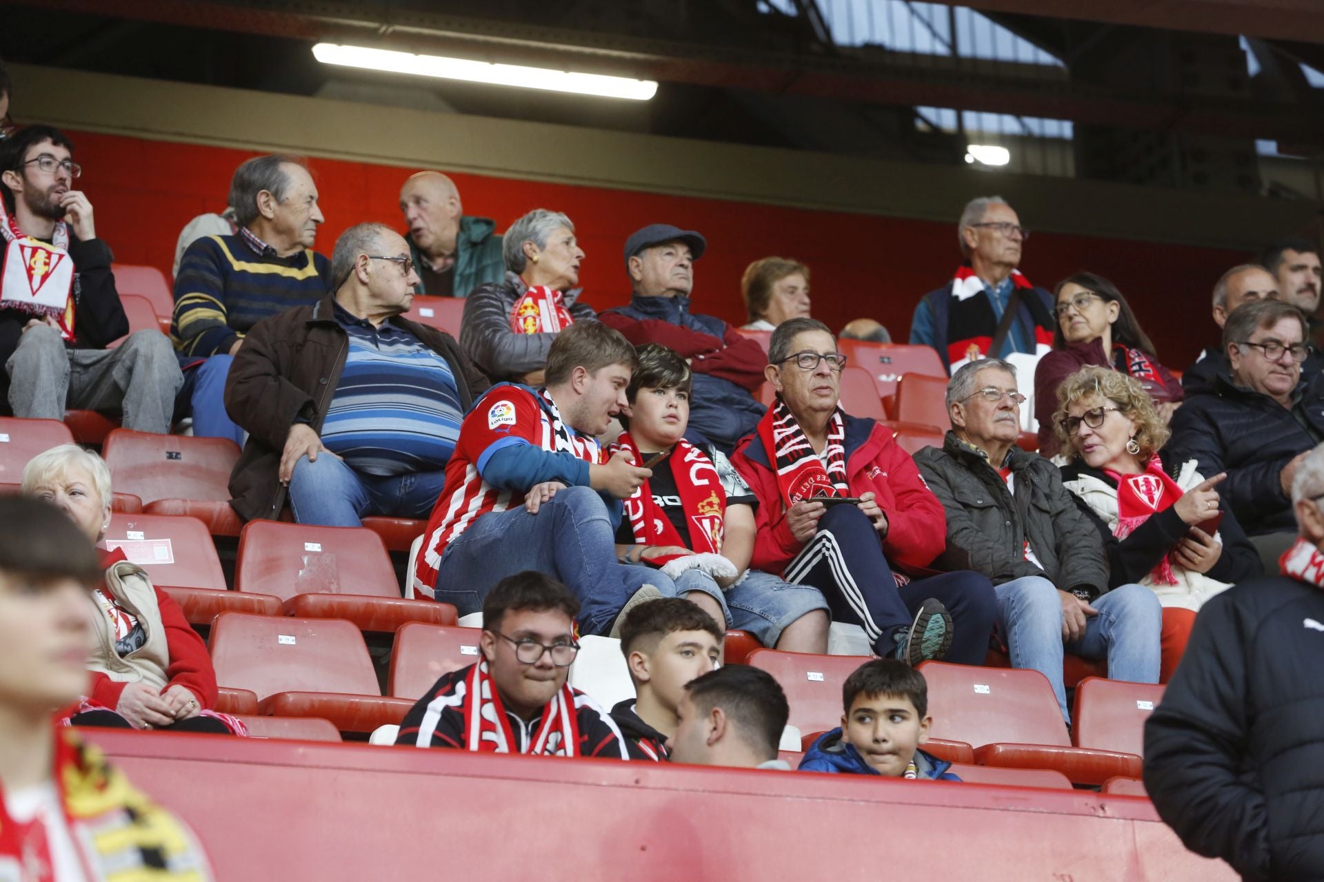 ¿Estuviste en el Sporting - Zaragoza? ¡Búscate!