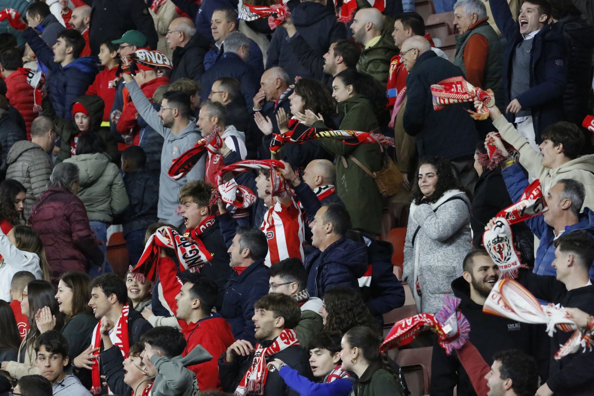¿Estuviste en el Sporting - Zaragoza? ¡Búscate!