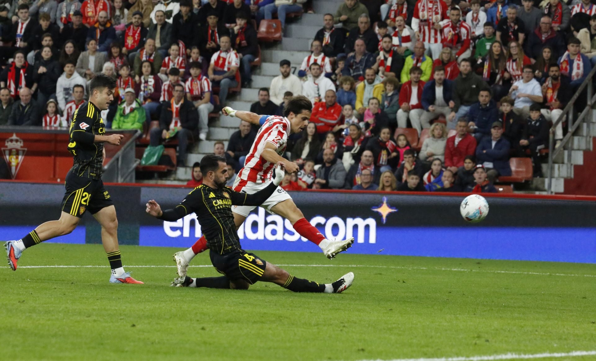 Las mejores jugadas del Sporting - Zaragoza en imágenes