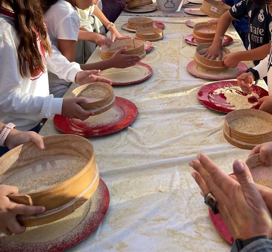 Escanciado, juegos tradicionales y muchas castañas en el colegio Montevil de Gijón