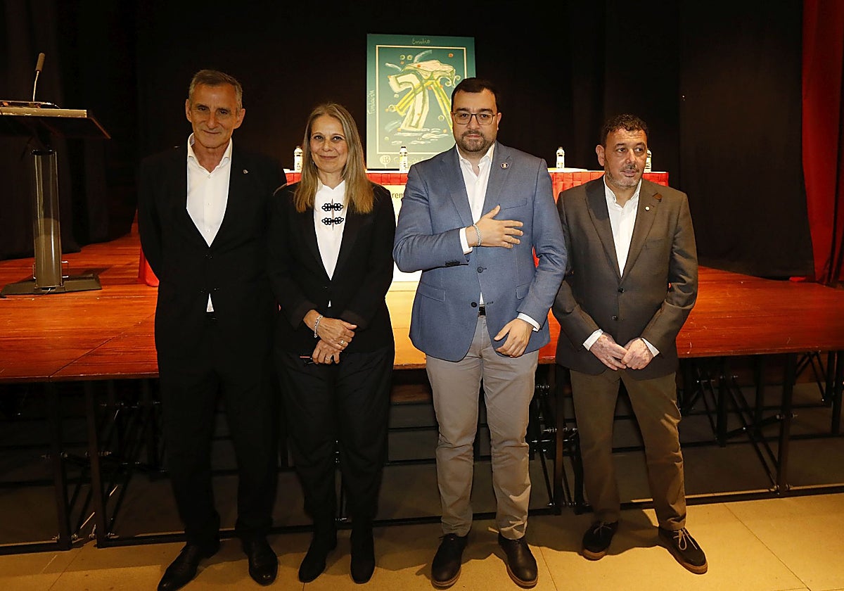 Vicente Barbón, Raquel Martín, Adrián barnón y Julio Garcia en Pola de Laviana.