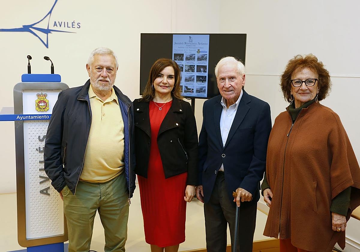 El vocal José Francisco García, la concejala Yolanda Alonso, el presidente Marino Soria y la tesorera Mercedes Colunga