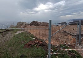 Obra en el Cabo Peñas para la construcción de un nuevo local hostelero.